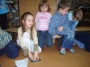 Filia Ciągowice - Wizyta przedszkolaków w bibliotece - układanie puzzli