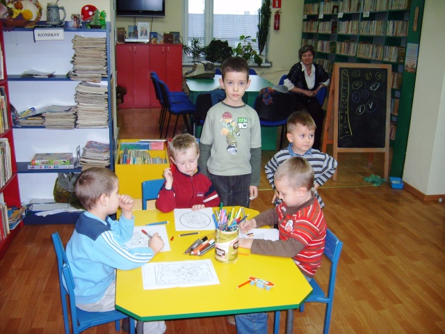 Wizyta przedszkolaków z Ciągowic w bibliotece w Łazach (28.01.2009)