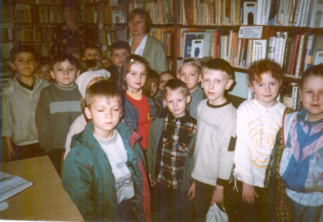Wycieczka przedszkolaków do biblioteki (kwiecień 2004 r.)