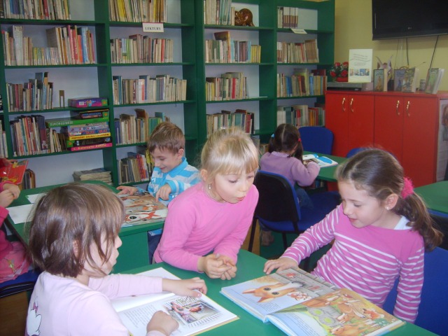 Wycieczka przedszkolaków do biblioteki (20.11.2009)