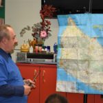 Andrzej Wójcik prezentuje mapę Bornholmu