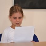 Uczennica, która zajęła 2 miejsce w konkursie Wszystkie dzieci pięknie czytają edycja XIX czytająca swój tekst